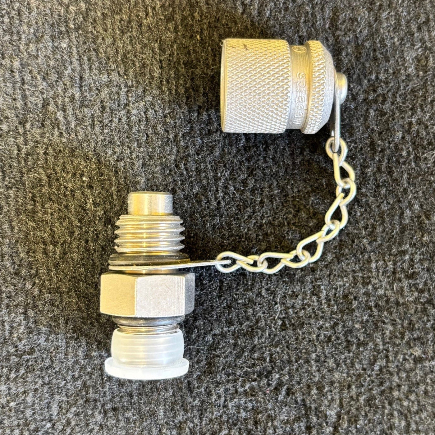 SCA-EMA3/9-16UNF 9/16" UNF Male Test Point - M16 x 2mm Steel Cap.