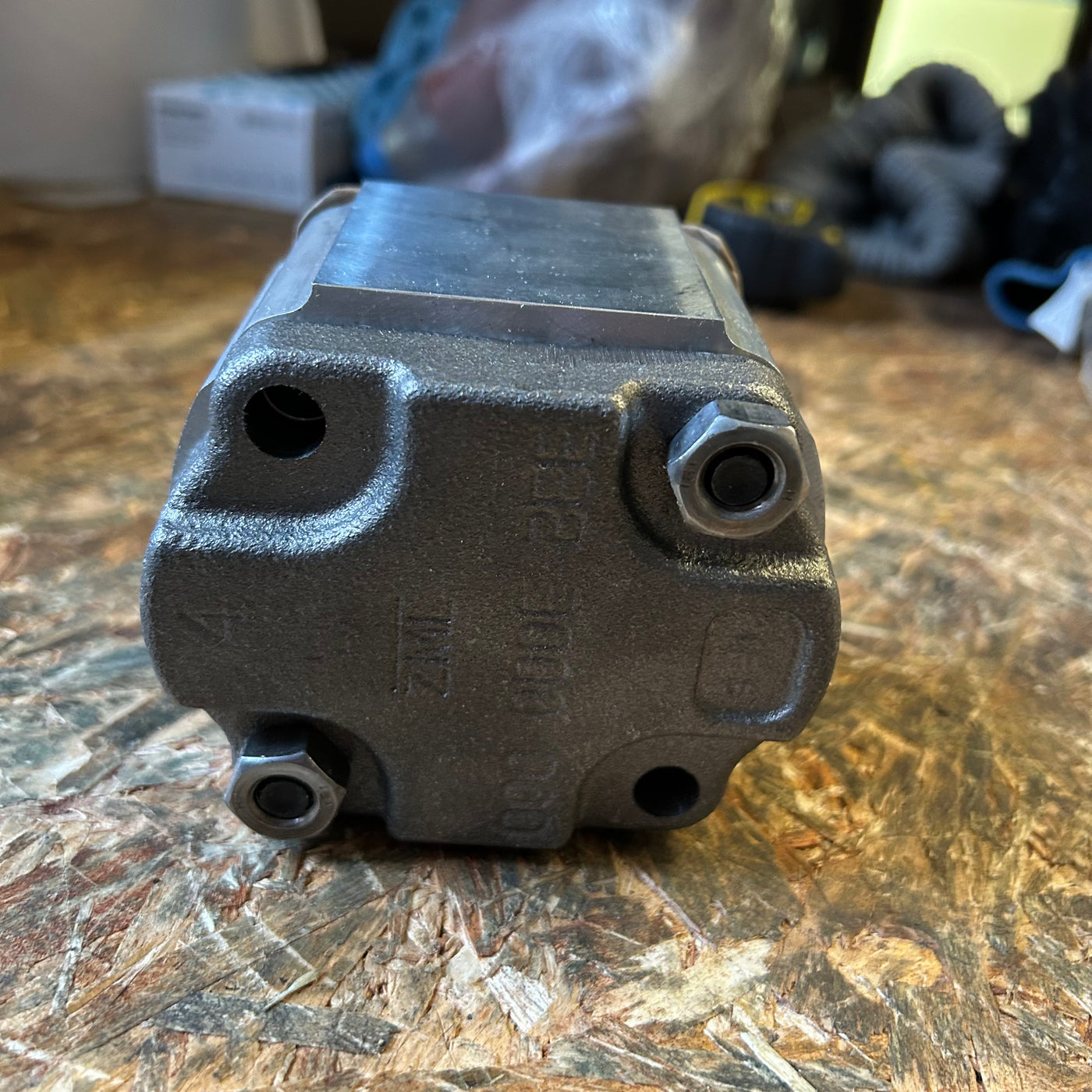 Rear Aluminium pump only for JCB pump 20/925592 Parker 7029520007