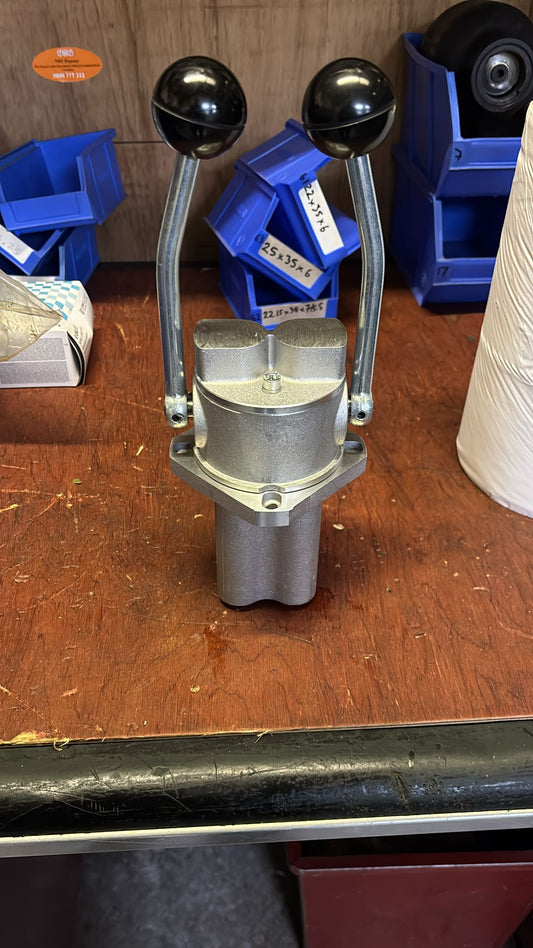 PRSVB01P015F1 4 way Hydraulic Pilot Valve - C9193210011